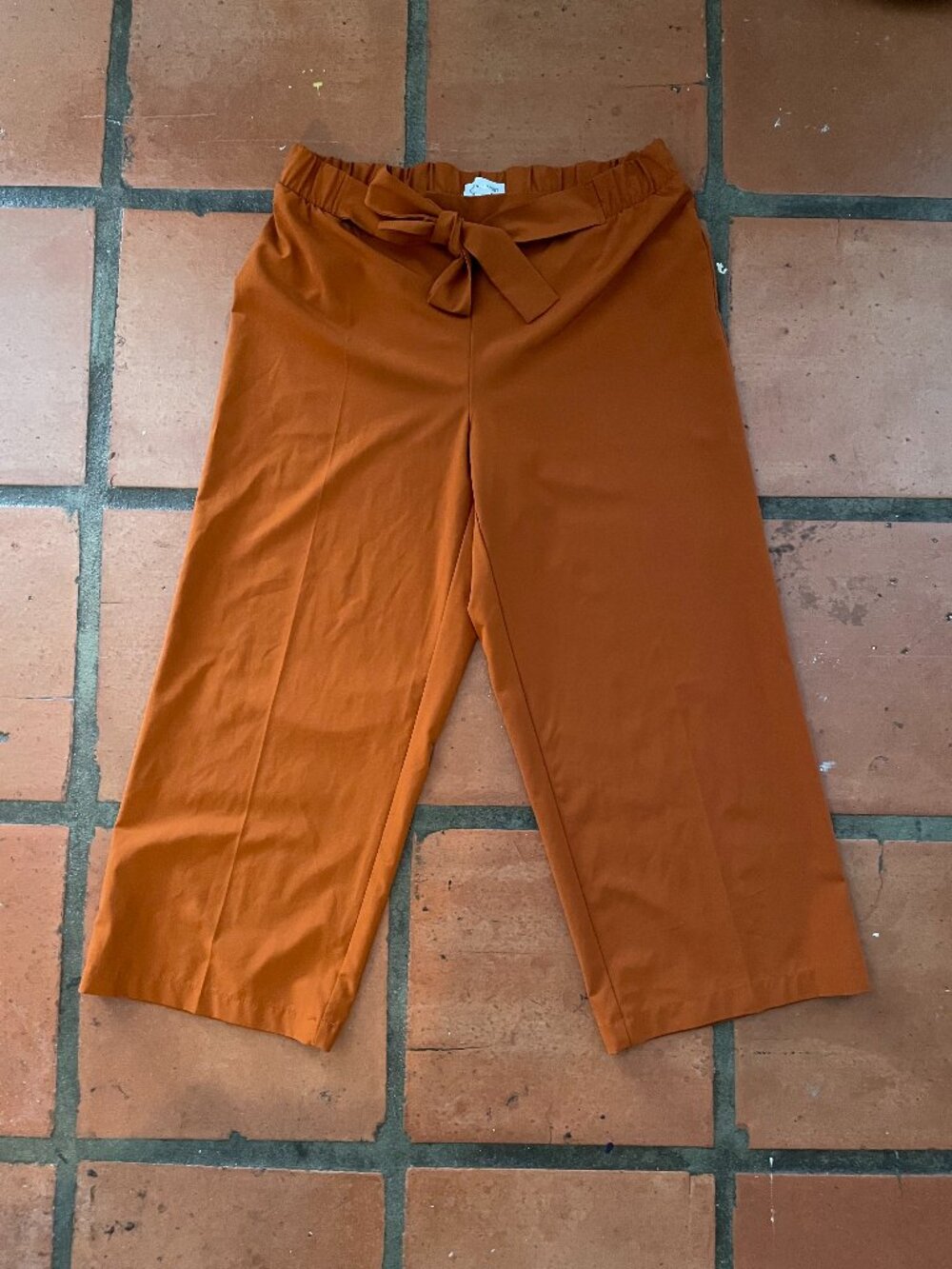 Vintage Women’s Calvin Klein Wide Leg Belted Capris - Size M